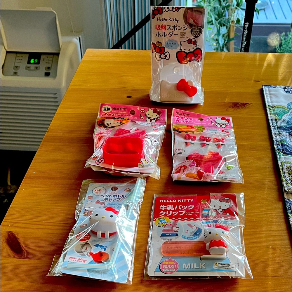 Hello Kitty kitchen accessories bundle